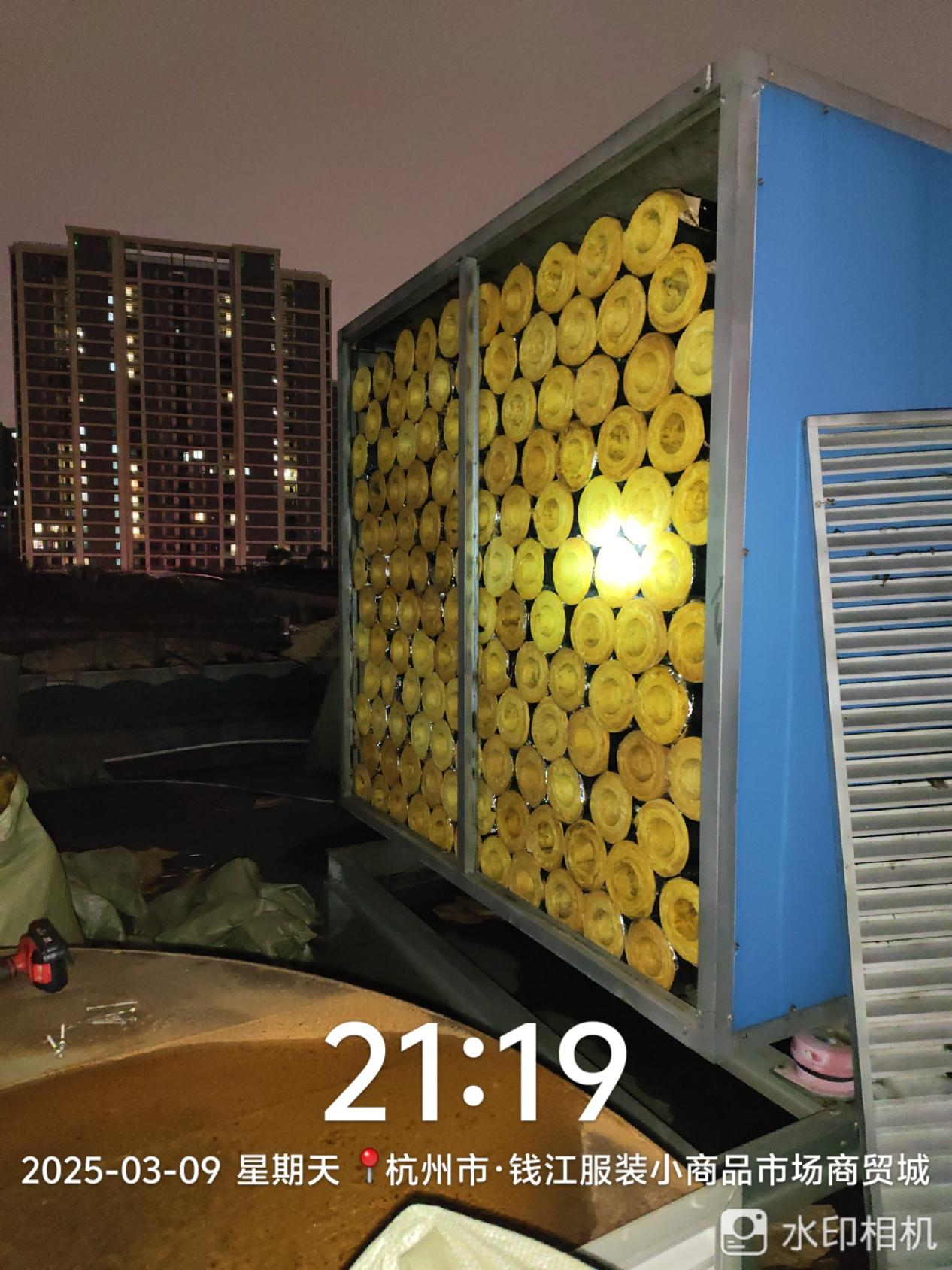 ?深夜作業(yè) 保障美食廣場“肺”活力