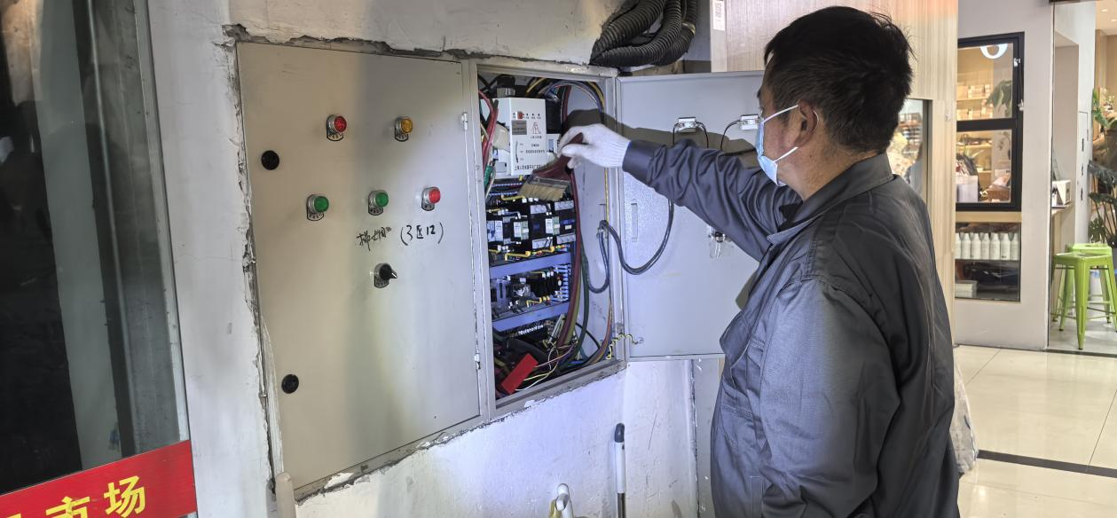 錢江商城排煙風機控制柜維護完成，安全保障再升級