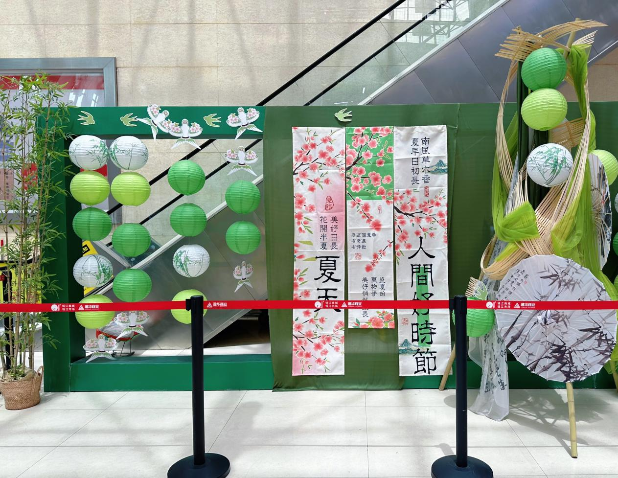 錢江商城美陳夏日煥新，打造多元購(gòu)物新體驗(yàn)