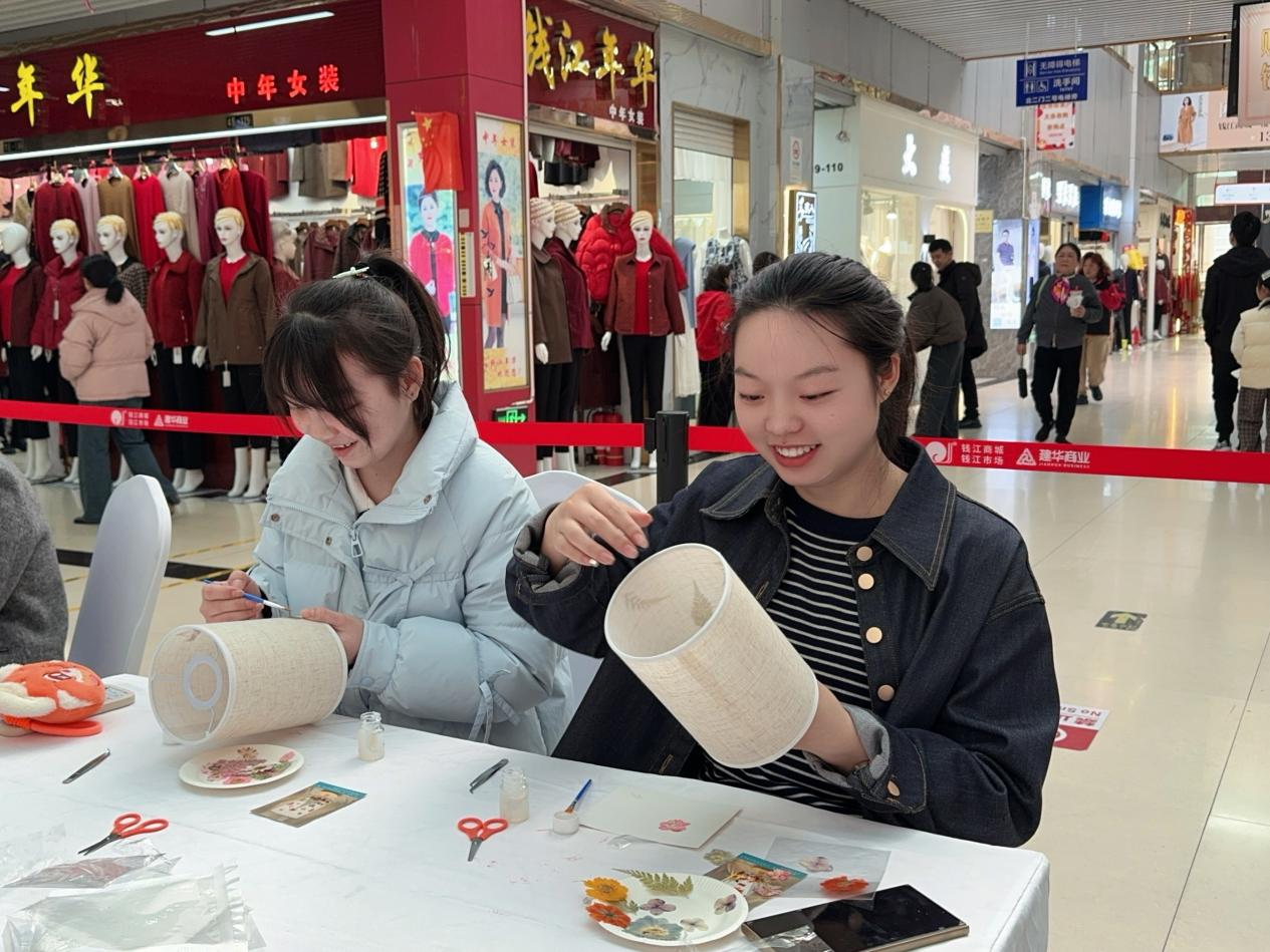 錢江商城三八節(jié)活動：花燈弄影 雅韻流光